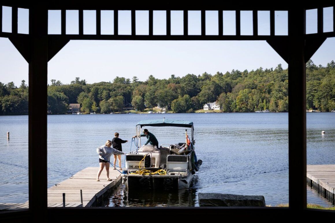 boaters tie up at a dock.