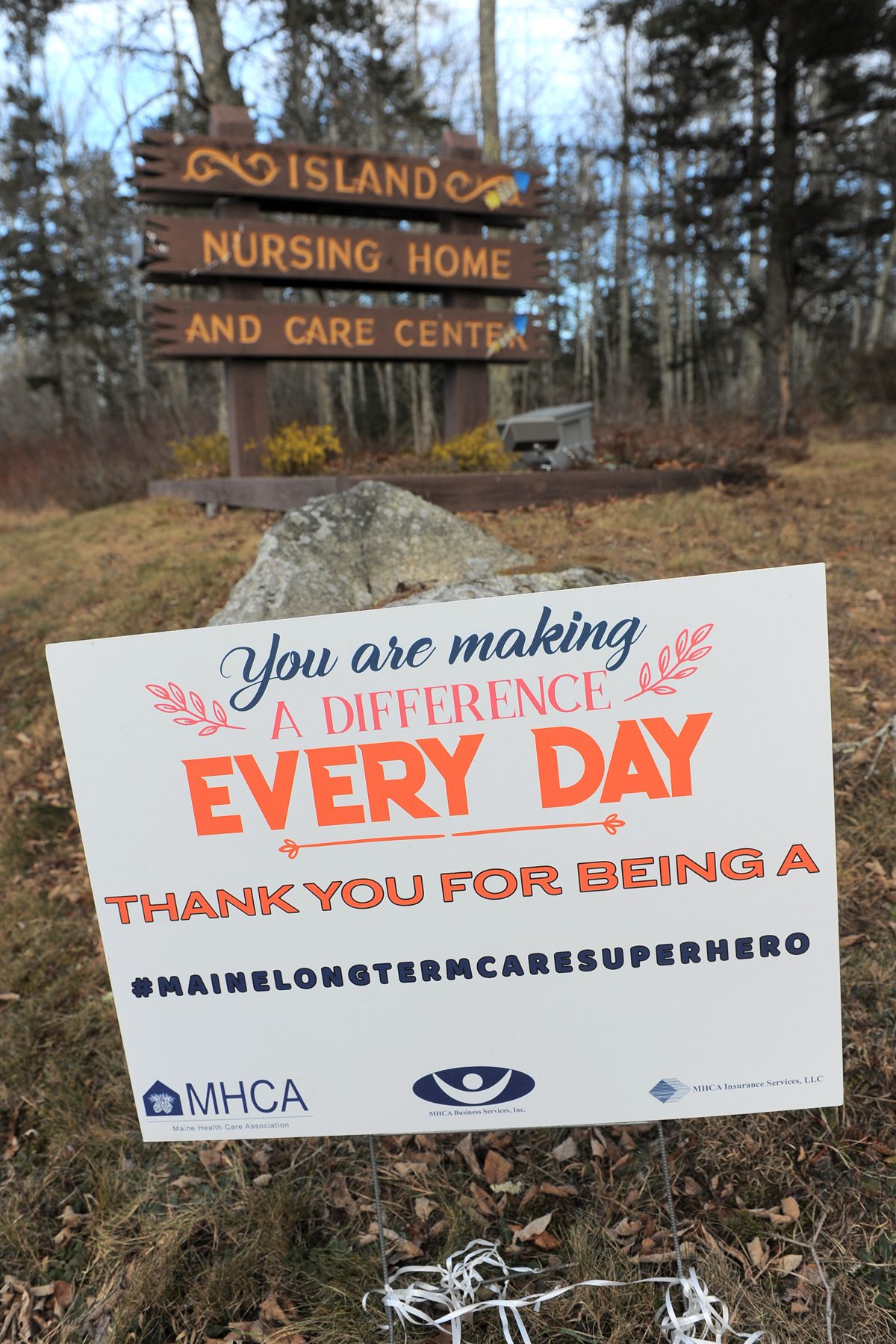 Sign outside the Island Nursing Home in Deer Isle Maine to support COVID-19 volunteers