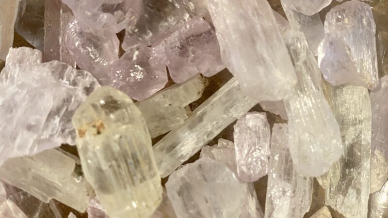 A photo of a pile of kunzite