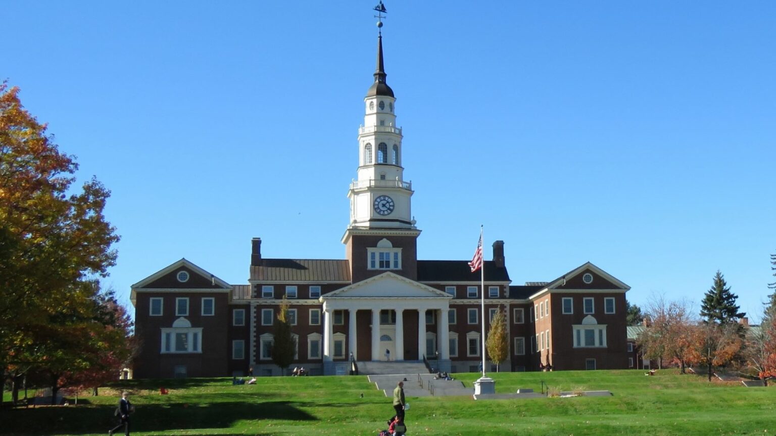 How much the highest-paid at Maine's private universities earn