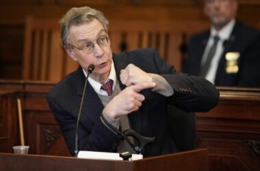 Dr. Mark Flomenbaum, the chief medical examiner for Maine, gestures with his hands while testifying during a court trial.