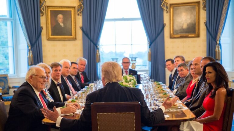 Many individuals, including Donald Trump and Leonard Leo, sit around a dinner table in the White House.