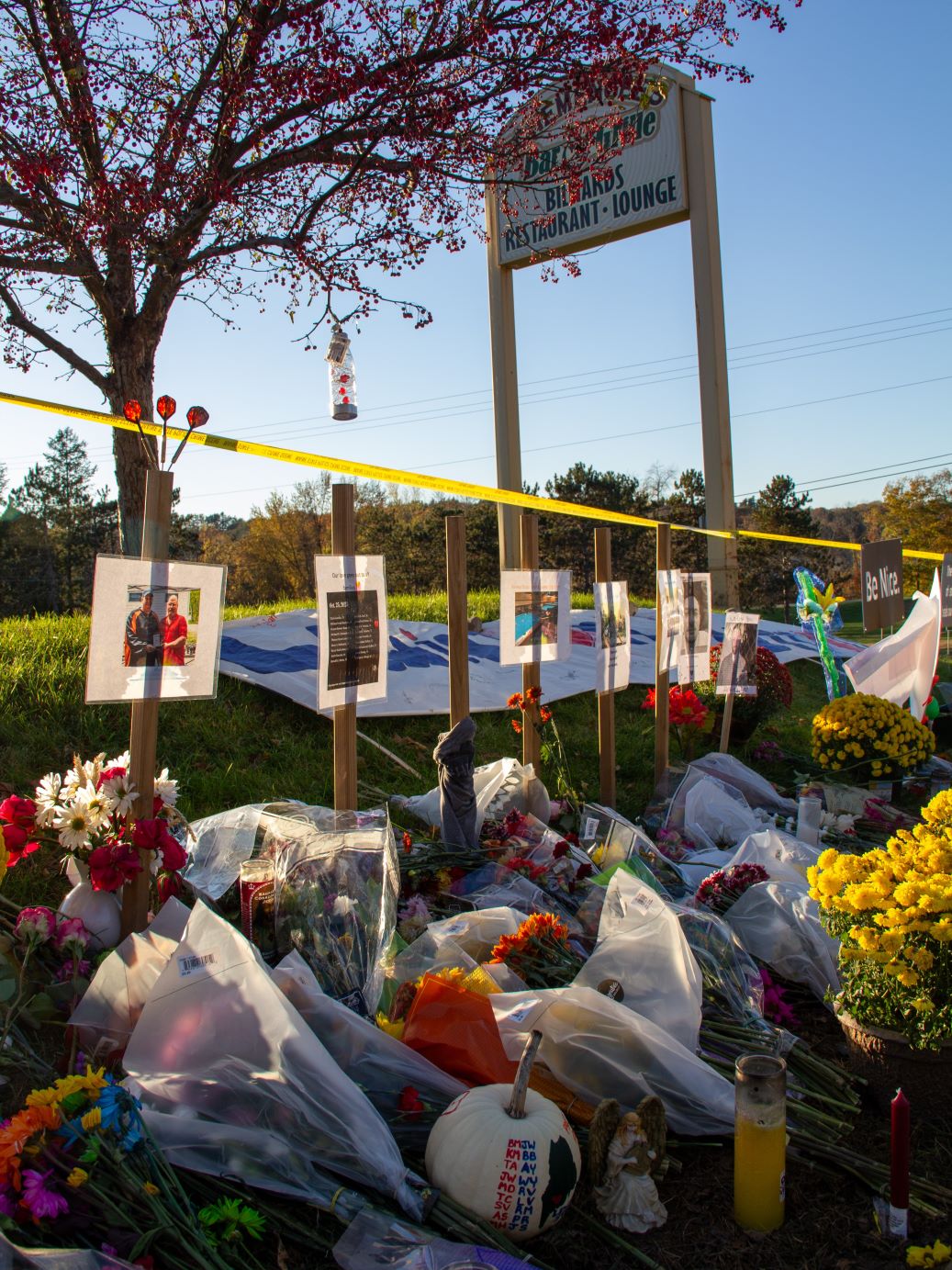 The memorial outside of Schemengees.