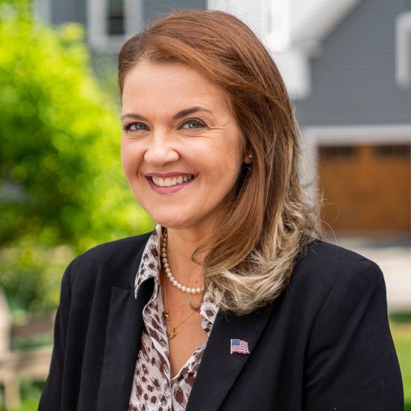 headshot of Amy Roeder