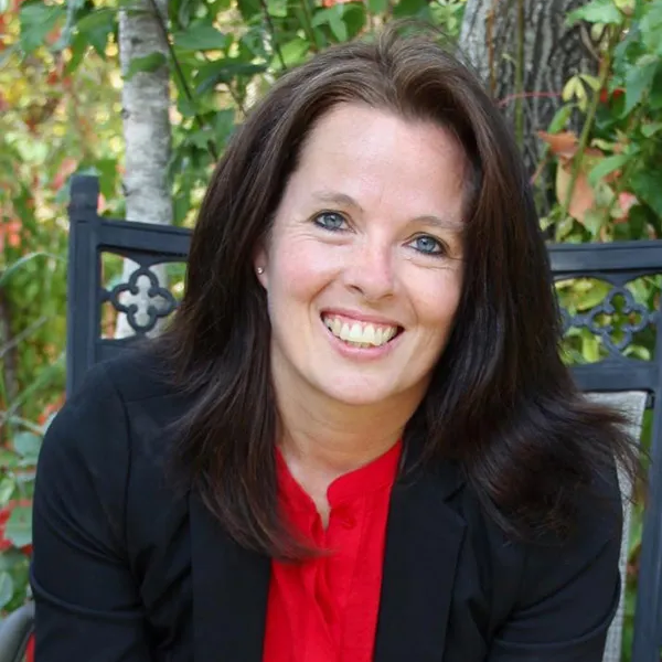 headshot of Kathy Javner.