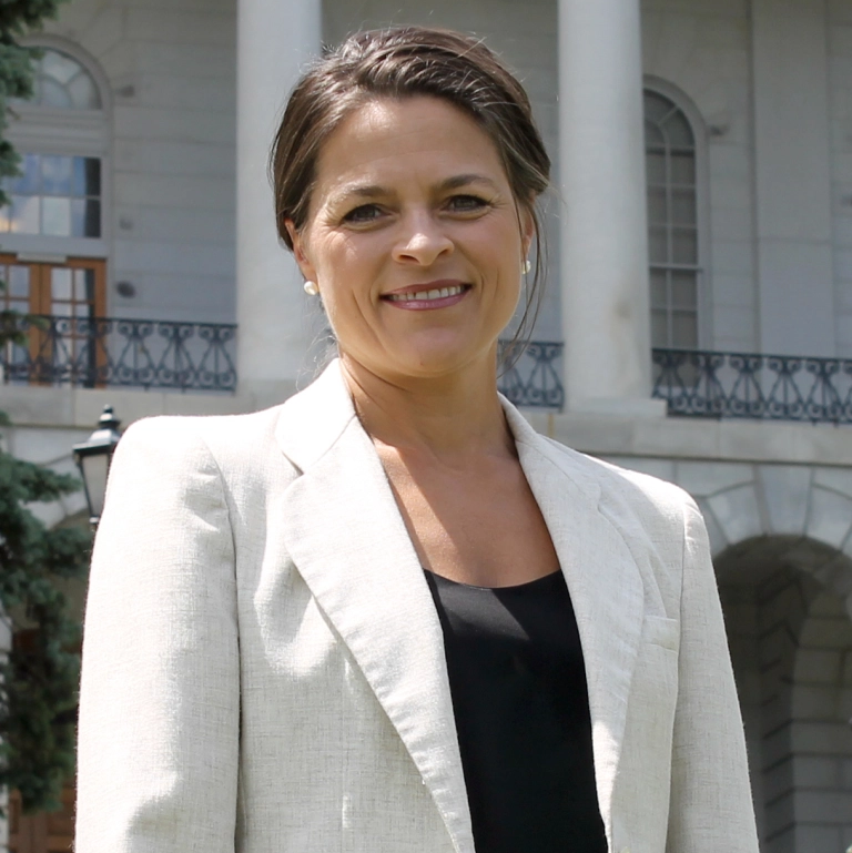 headshot of Lisa Keim.