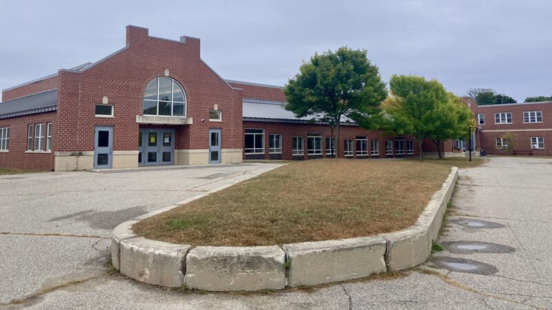 exterior of Cape Elizabeth Middle School.