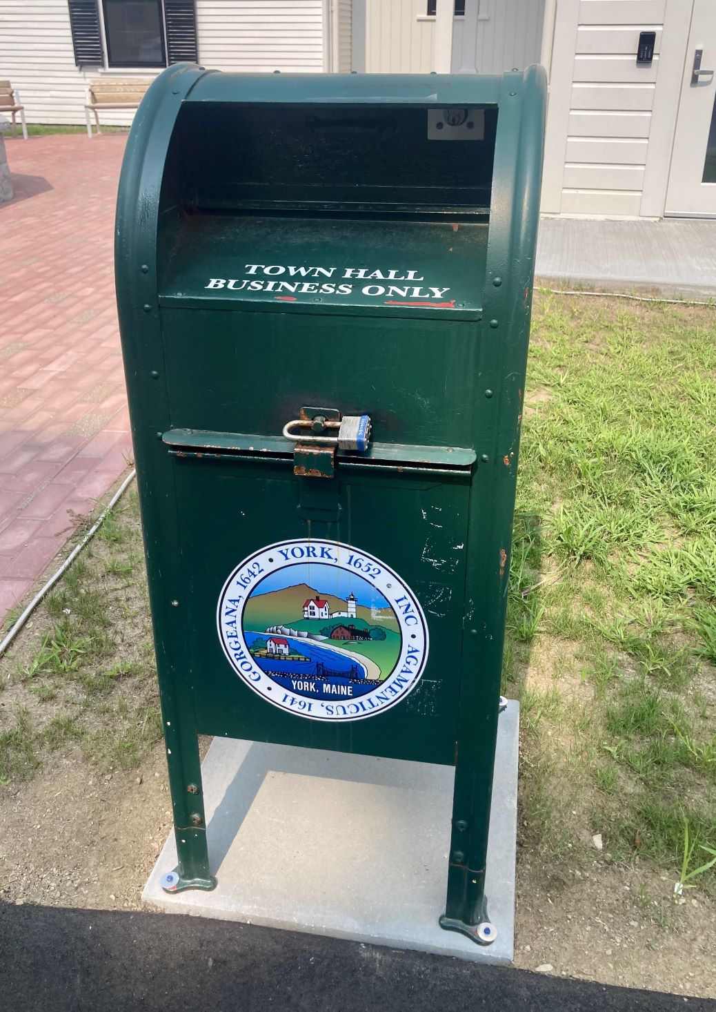 A drop box outside of the York municipal office.