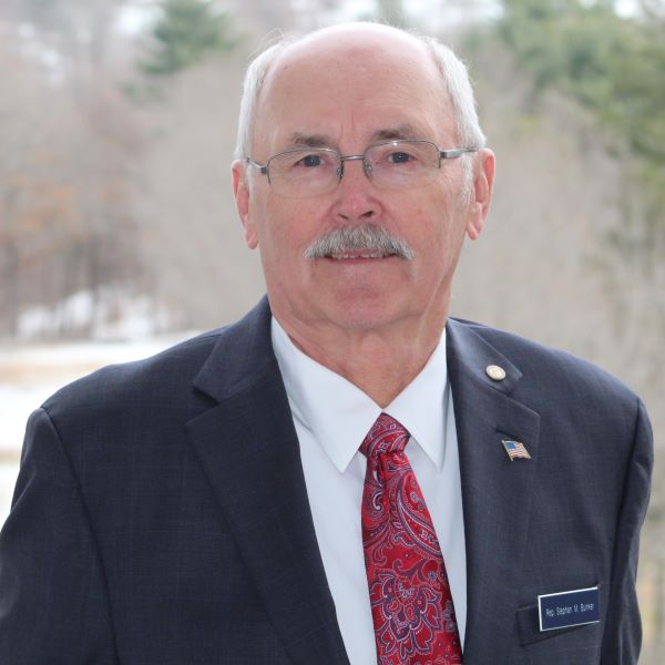 headshot of Stephen Bunker.