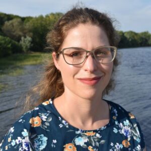 headshot of reporter Caitlin Andrews