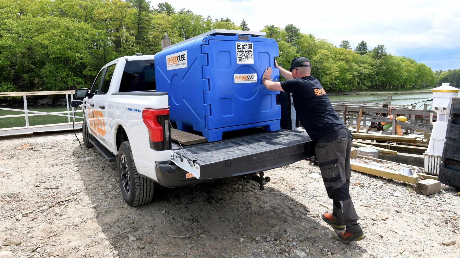 a cooler is loaded onto the back of a pickup truck.