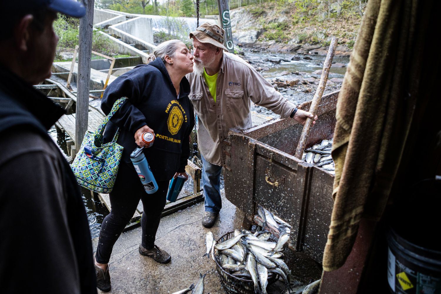 Steve Bodge kisses his daughter.