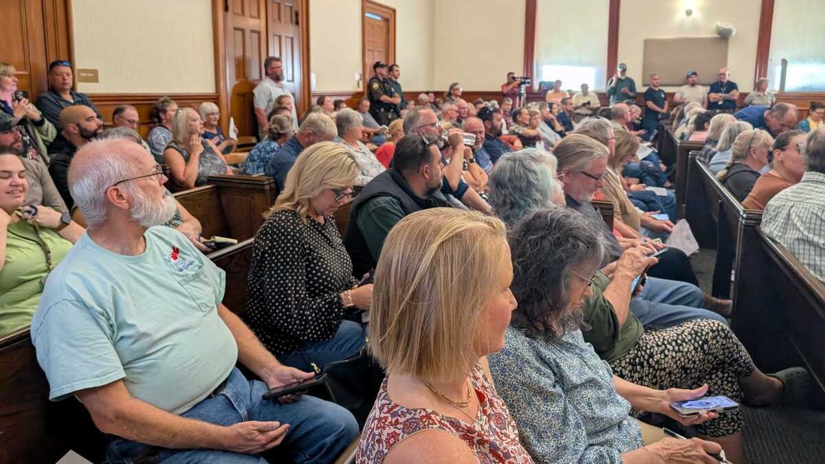 People attending the Washington County budget meeting.