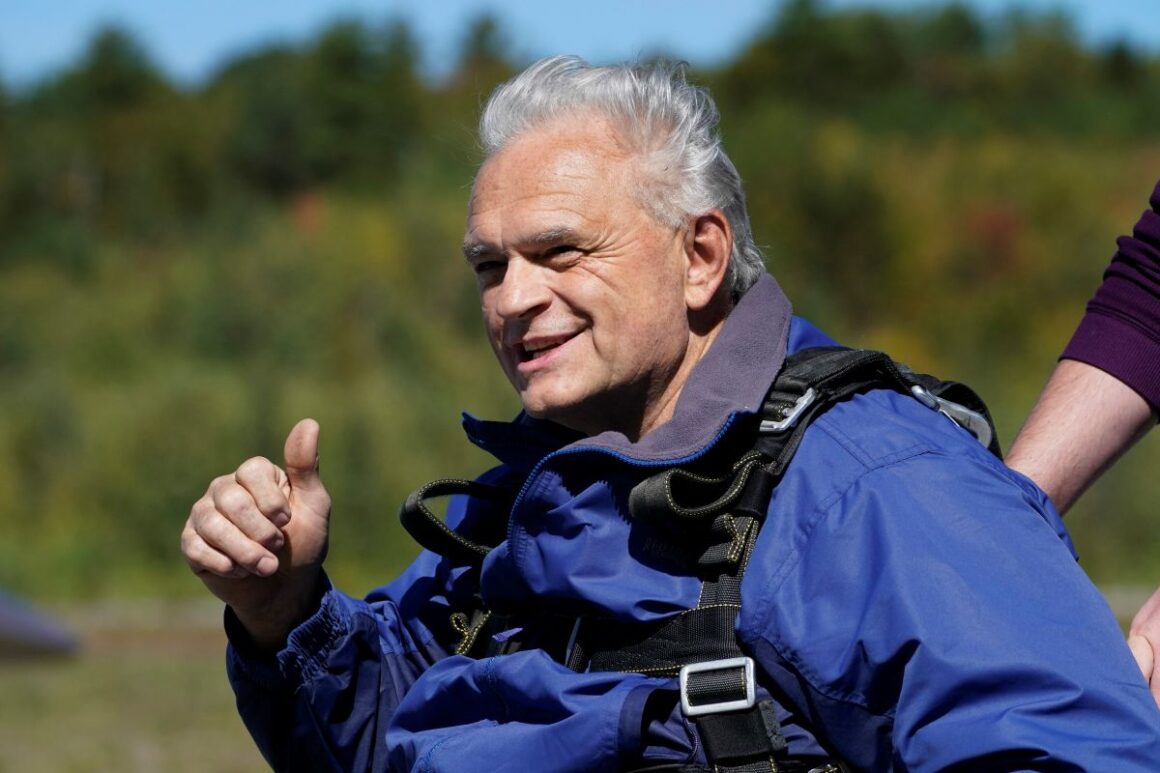 Dale Crafts gives a thumbs up.