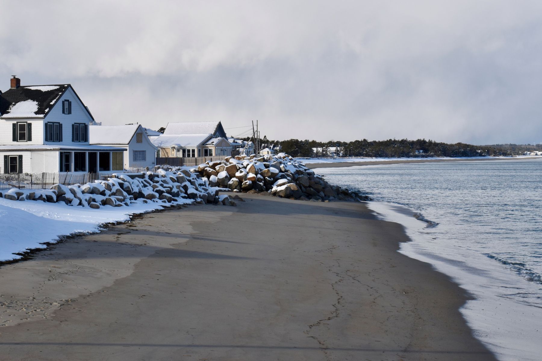 homes by the water in cape ellis