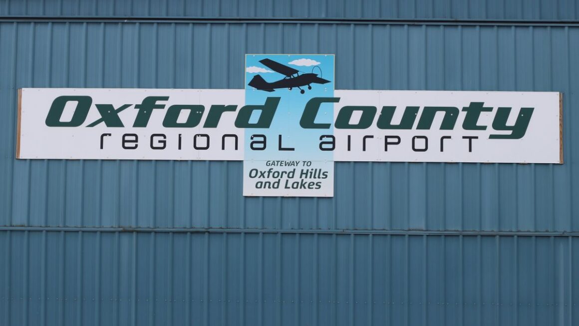 a sign for the oxford county regional airport