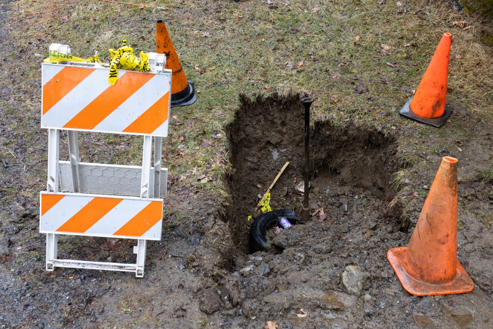 a hole in the ground showing water lines