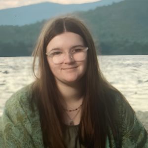 headshot of Carlyssa Baker