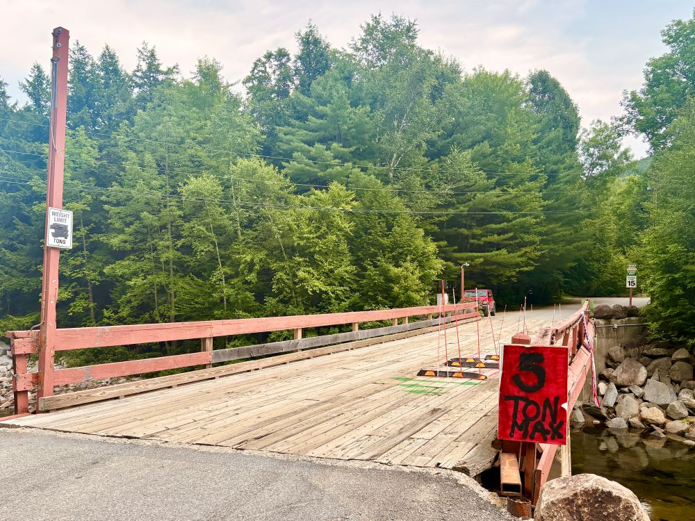 A sign noting a 5 ton maximum limit is posted at the beginning of the Iron Bridge.
