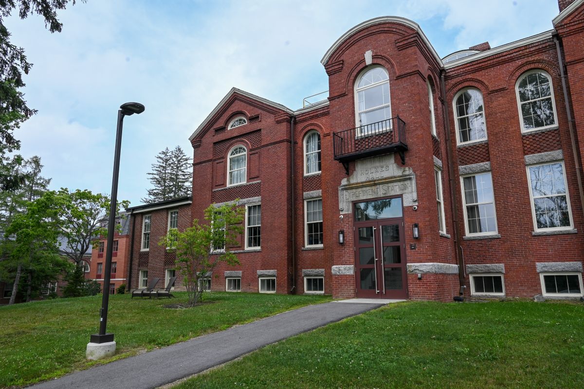 exterior of holmes hall
