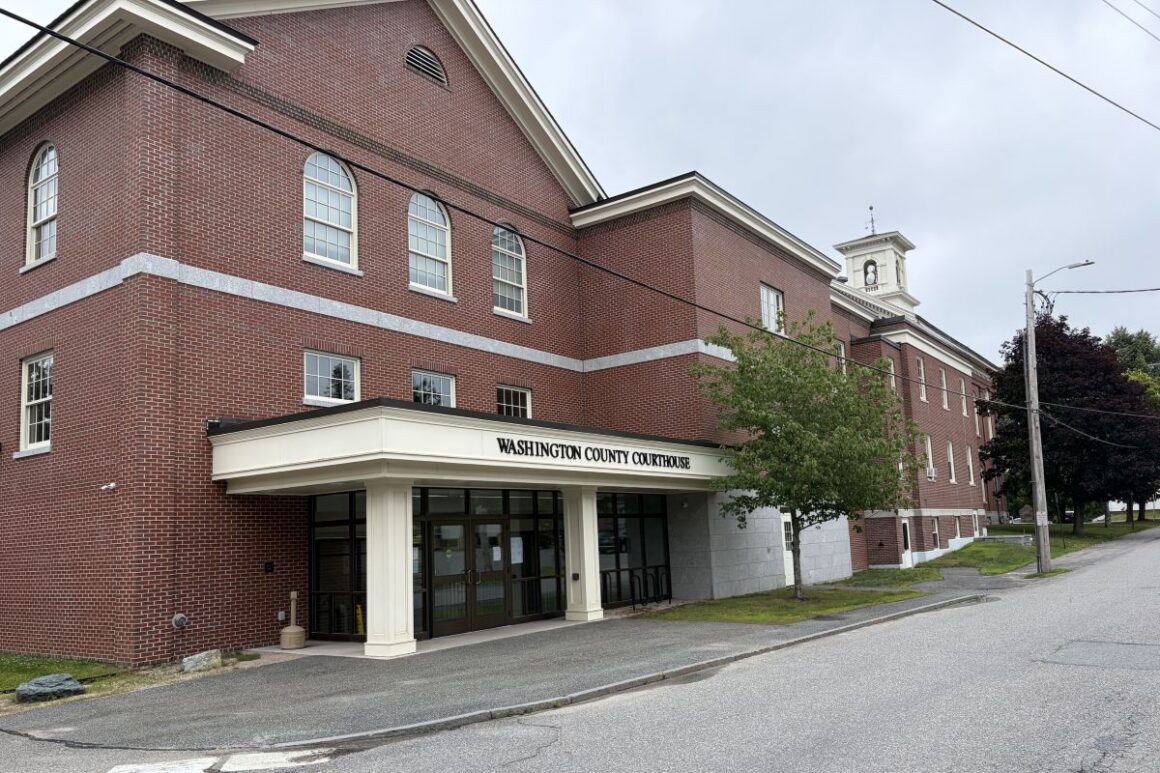 the entrance of the washington county courthouse