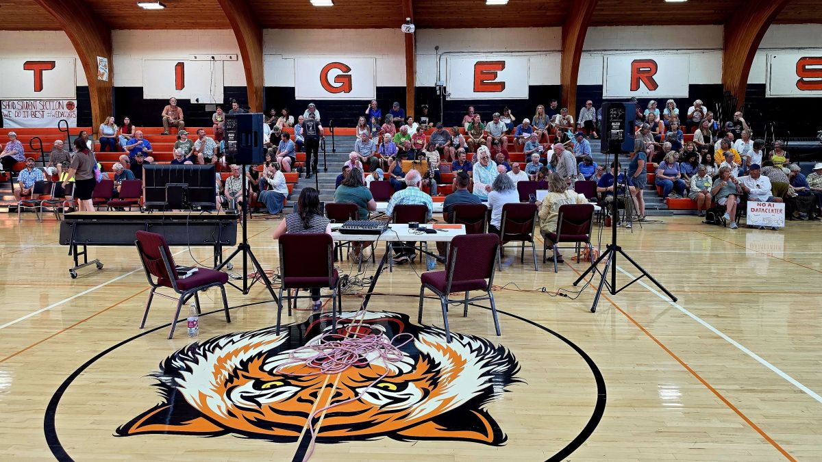 Eastport residents fill hearings to oppose DeepGreen’s underwater AI data‑center plan