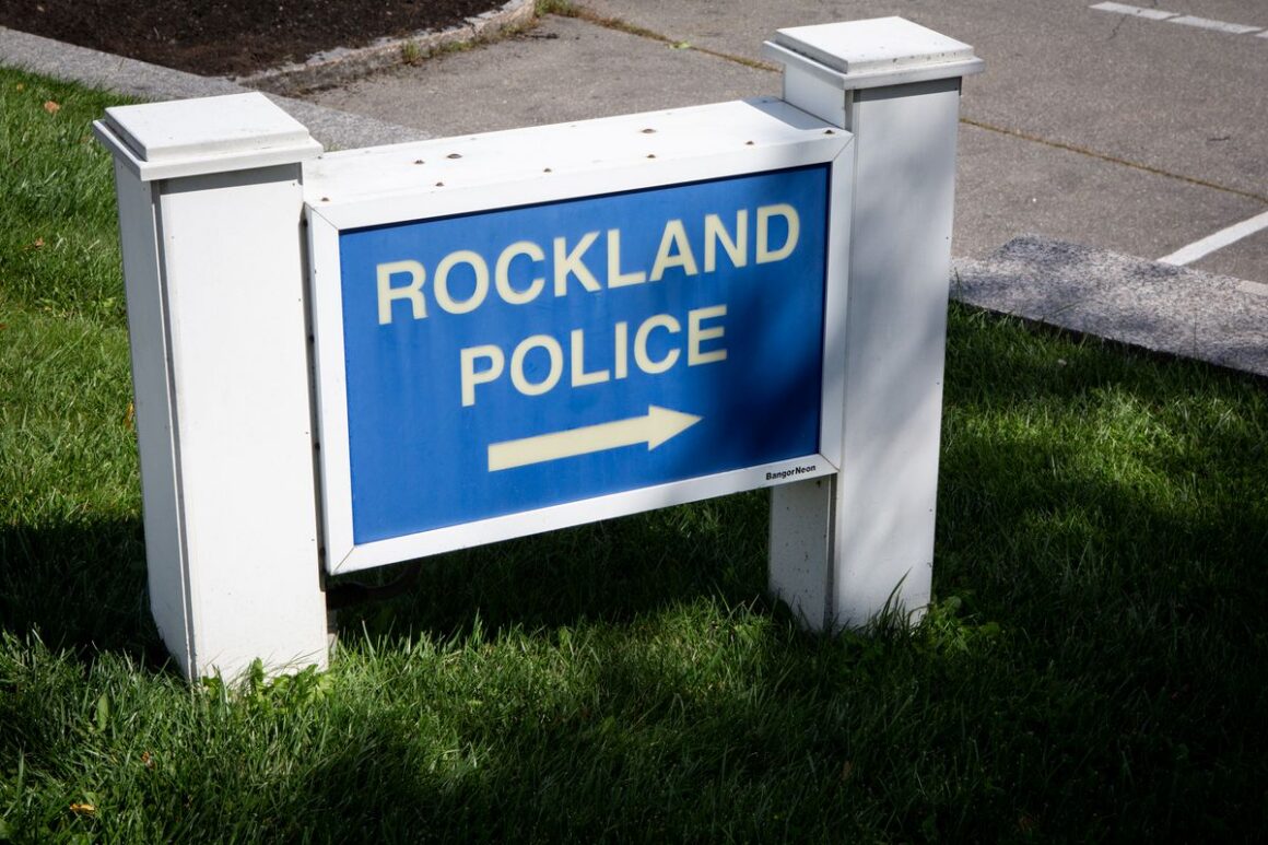 sign pointing toward the direction of the rockland police department building.