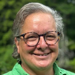 headshot of reporter Leslie Goode