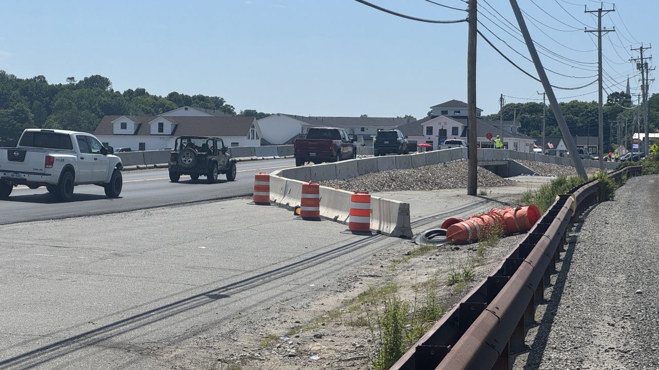 vehicles on the machias dike bridge