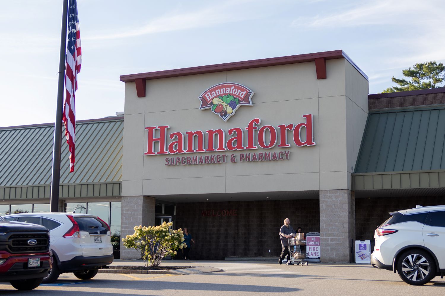 exterior of a hannaford
